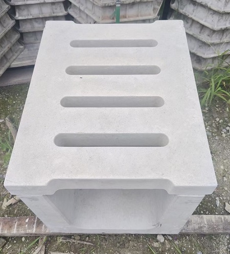 水泥雨水篦子圖片，水泥雨水篦子高清圖片，水泥雨水篦子成品圖片，水泥雨水口立篦子圖片，四孔水泥雨水篦子圖片